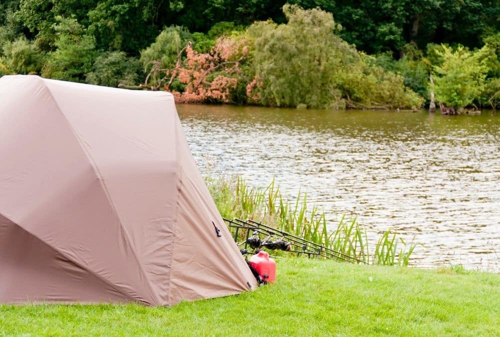 Carp fishing bivvy and rods set up beside a peaceful fishing lake near Skegness.